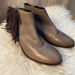 Anthropologie Klub Nico Taupe Leather Fringed Ankle Boots Size 9